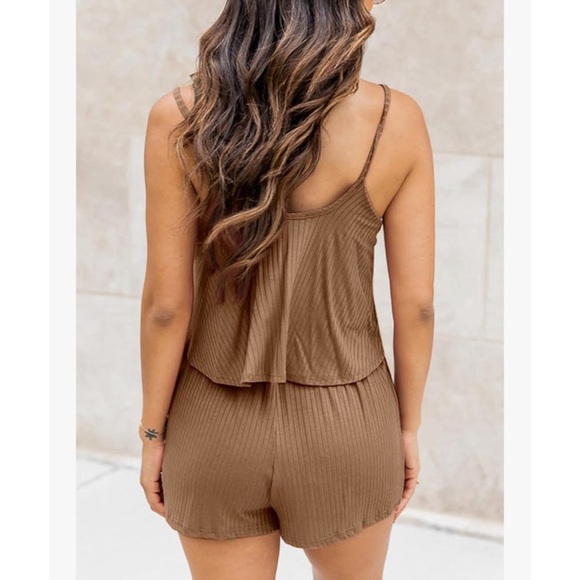 Sleeveless Ribbed Knit Romper with Flowy Overlay - Picture 3 of 6